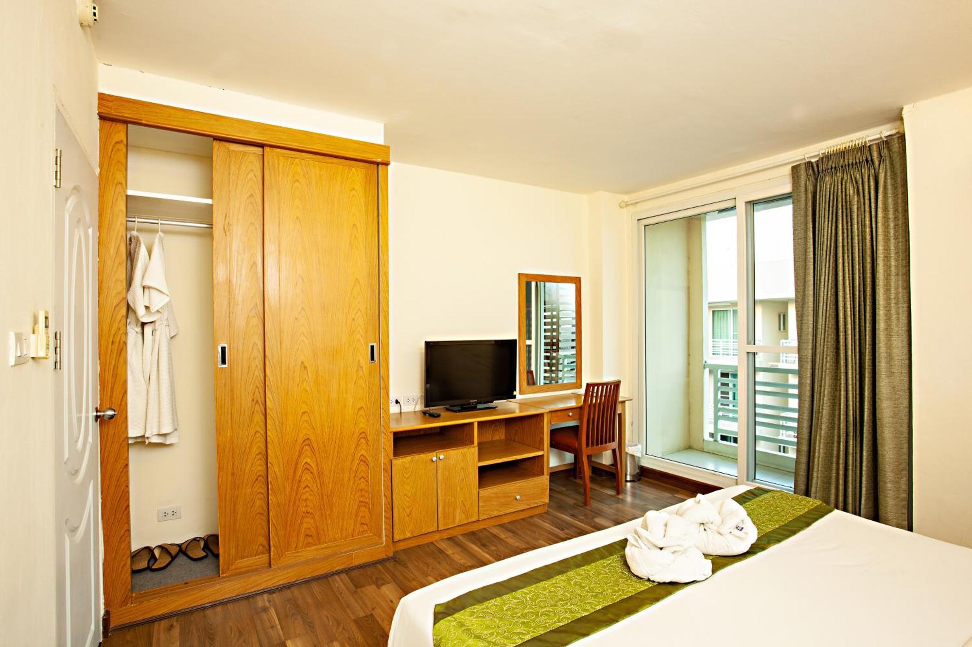 Tm Land Hotel Ayutthaya Bagian luar foto