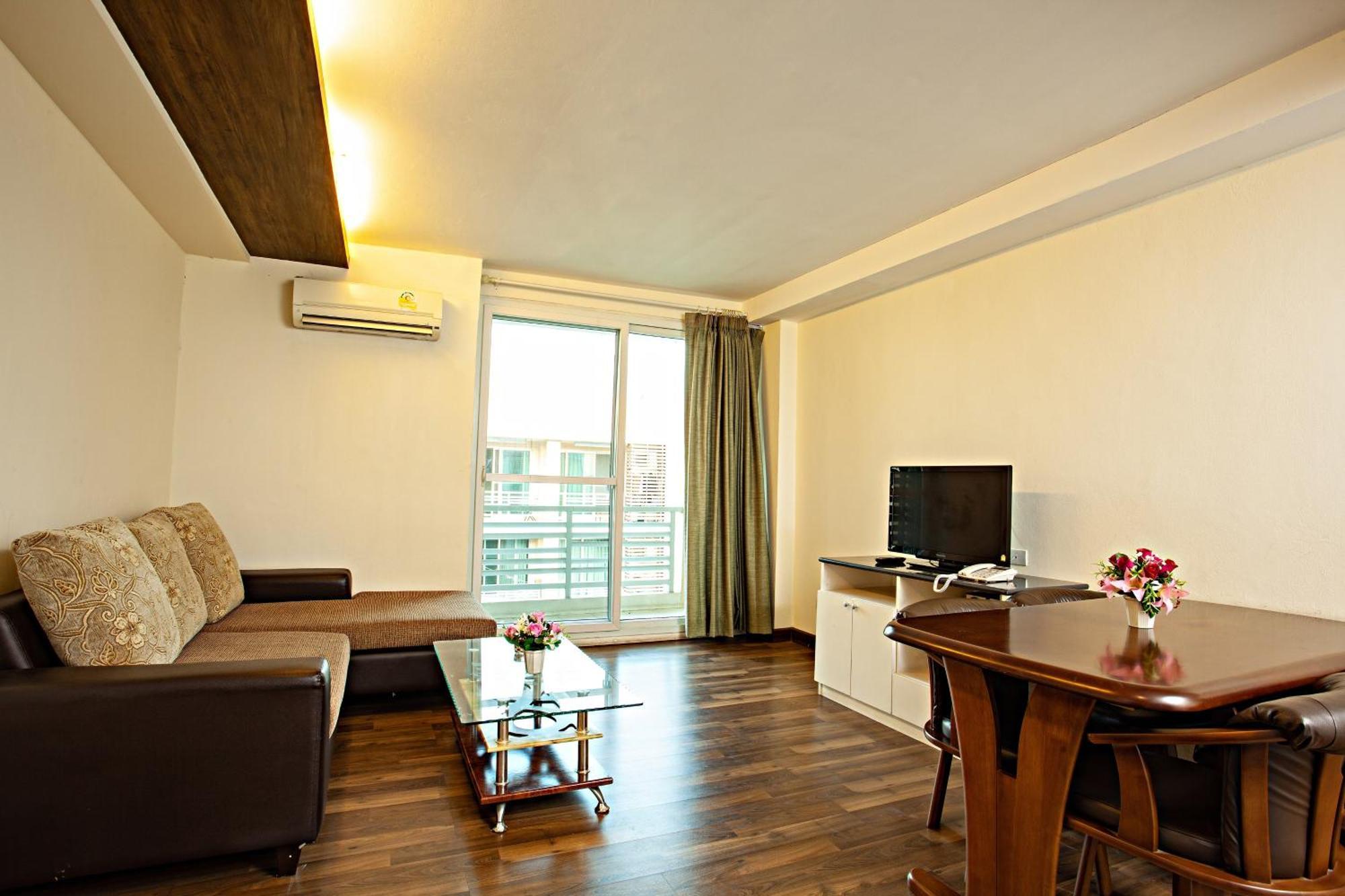 Tm Land Hotel Ayutthaya Bagian luar foto